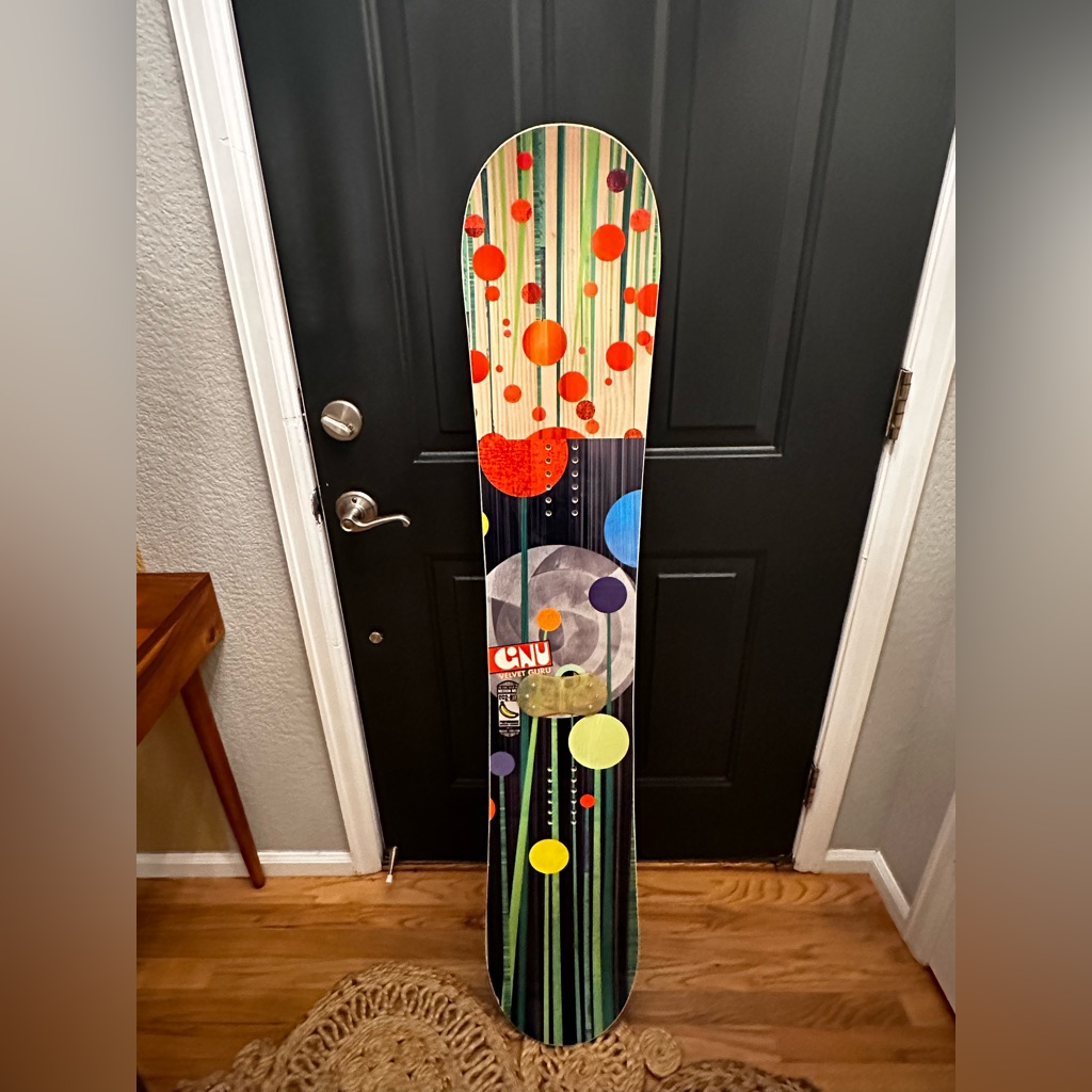 Women’s Snowboard. Gnu Velvet Snowboard. 2014.